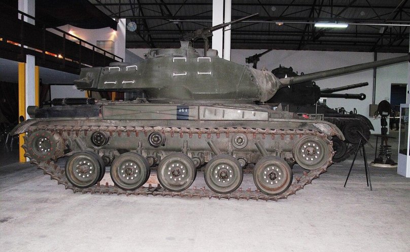 M41 Уокер бульдог сбоку