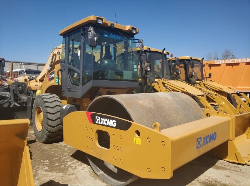 Каток вибрационный XCMG xs183