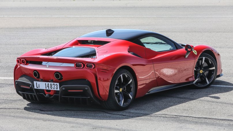 Феррари sf90 Stradale