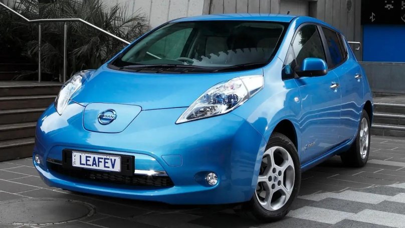 Nissan Leaf 2011 красный