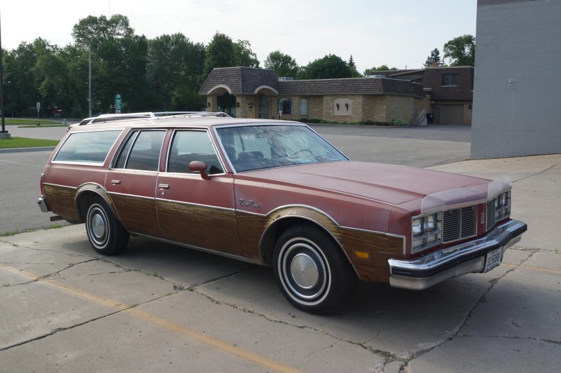Oldsmobile Custom Cruiser 1975