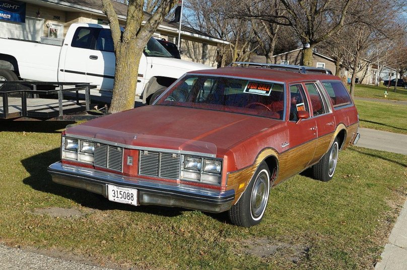 Oldsmobile Custom Cruiser 1990