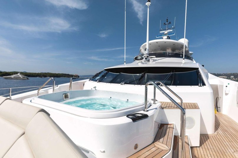 Яхта Сансикер 131