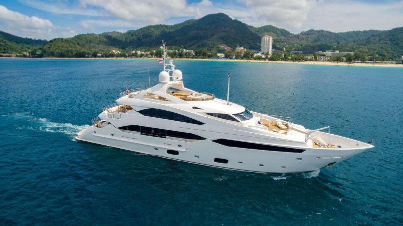 Яхта Сансикер 131