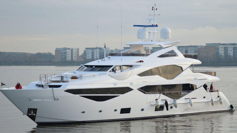 Sunseeker катер у Газпром в черном море