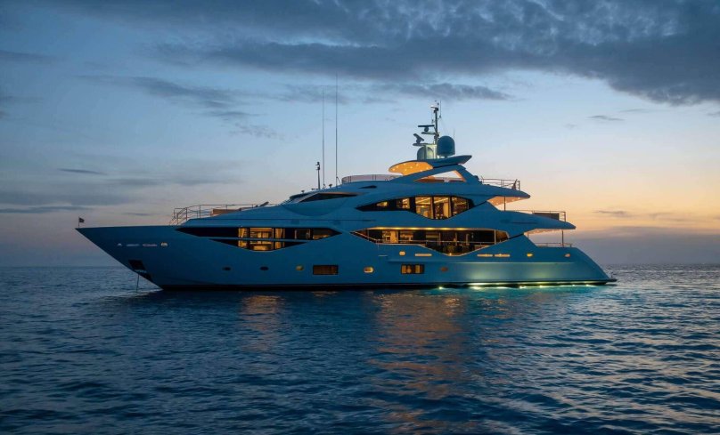 Яхта Сансикер 131