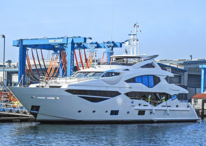 Yacht Superyacht Sunseeker 131
