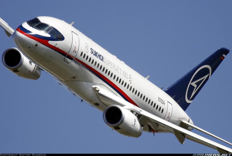 Самолет Суперджет 95