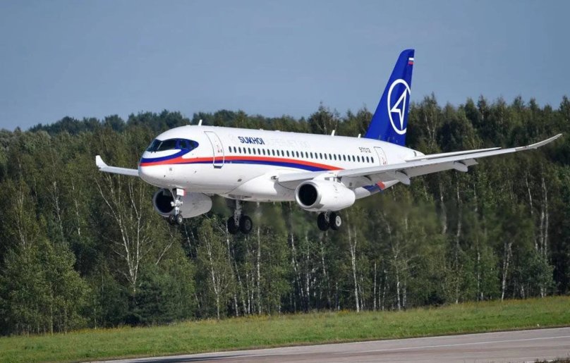 Суперджет 100 самолет