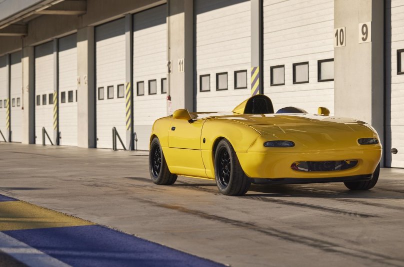 Одноместный автомобиль спортивный