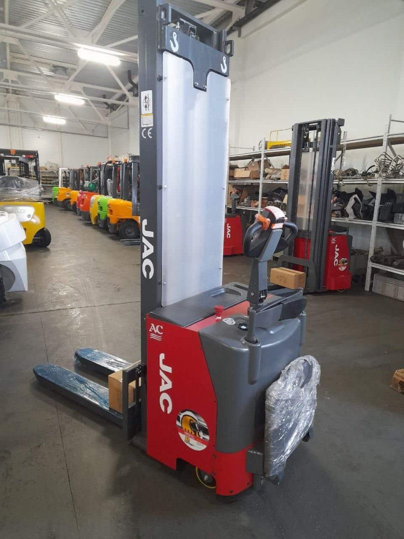 . Штабелер JAC CDD 10-30