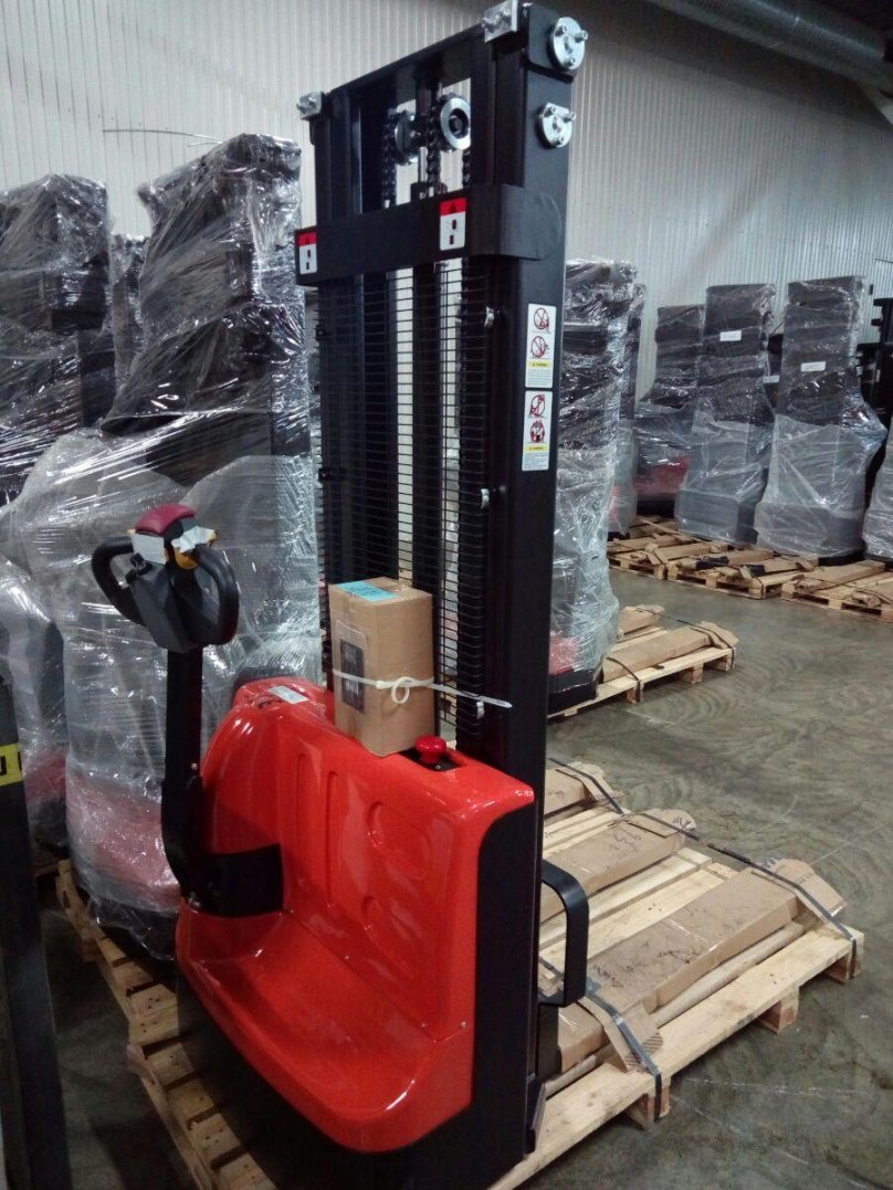 . Штабелер JAC CDD 10-30