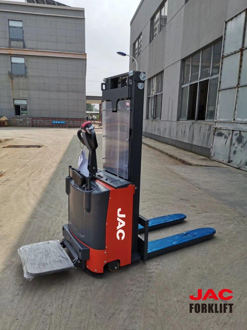 Электроштабелер JAC