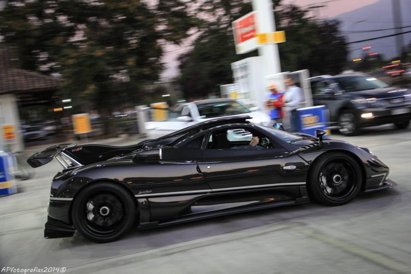 Огромные обои Pagani Zonda 760r