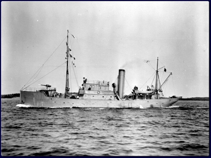 HMCS Camrose 1940