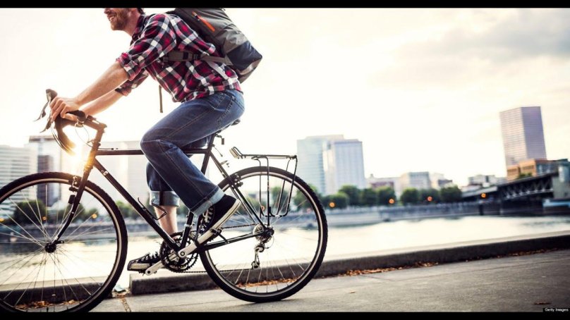 Мужчина на велосипеде