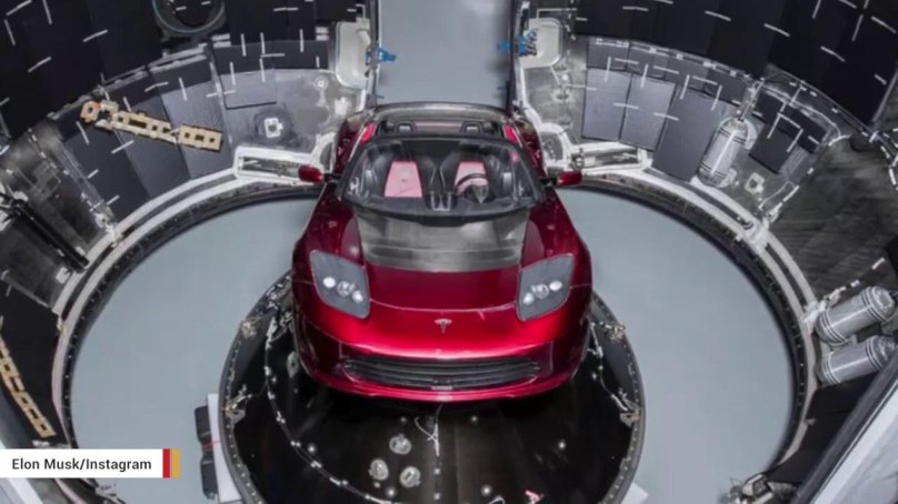 Tesla Roadster Илона маска фото