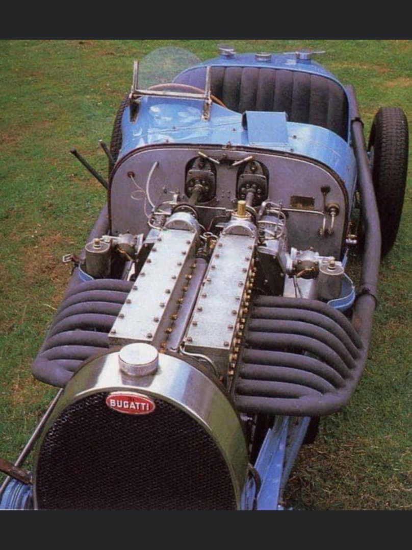 Бугатти Вейрон двигатель v16