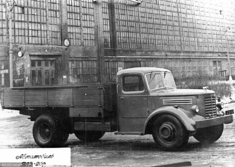 МАЗ 200 И ЯАЗ 200