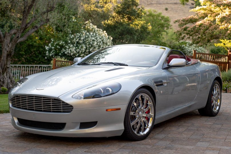 Астон Мартин db9