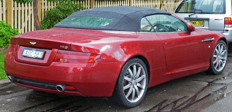 Aston Martin db9 красный