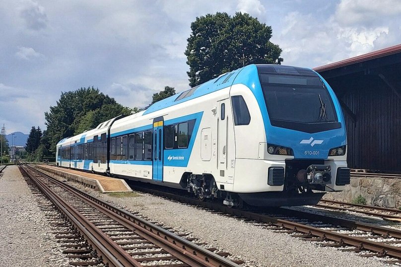 Дизель поезд Штадлер