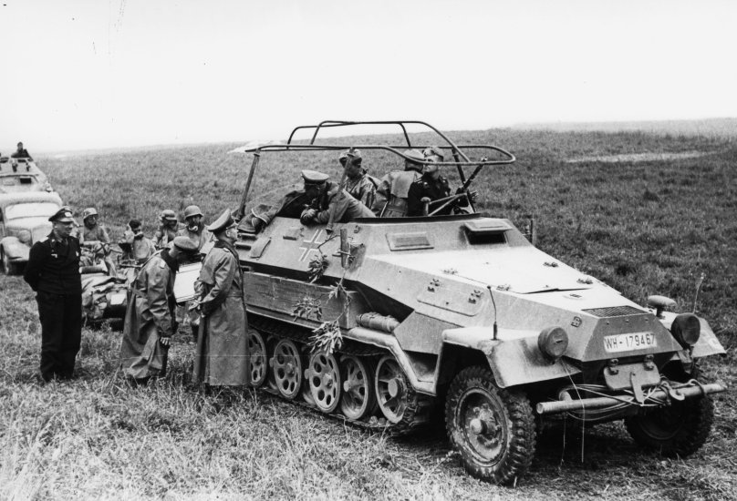 SD KFZ 251 Ханомаг