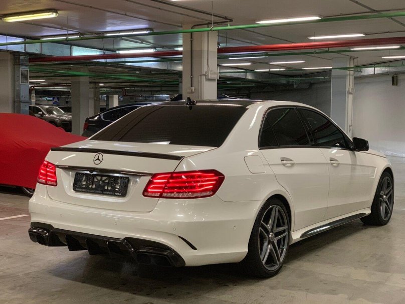 Мерседес е 212 АМГ