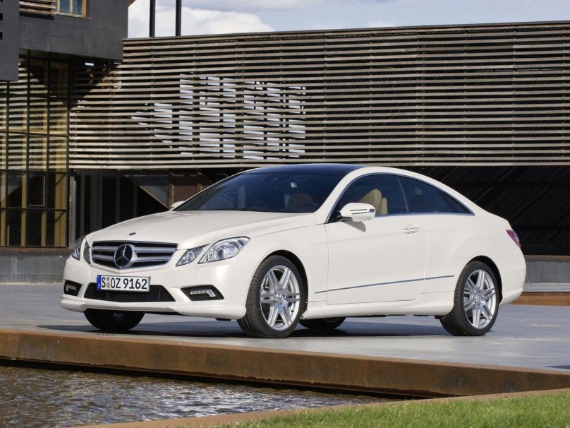 Mercedes e 212 Coupe