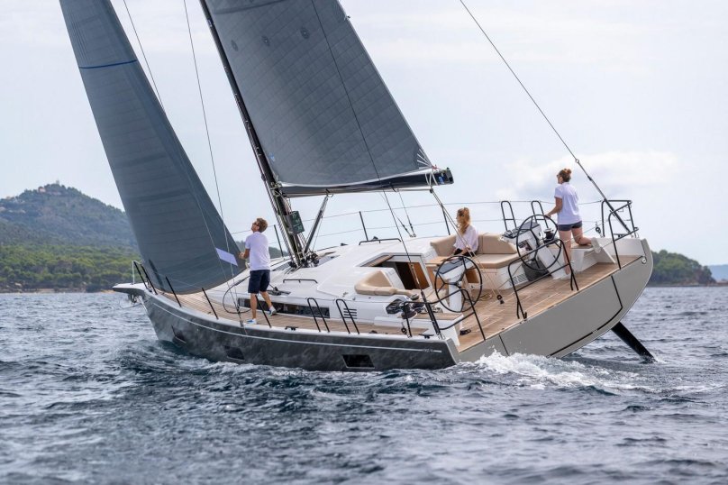 Яхта Beneteau 50