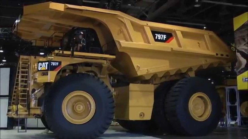 Карьерный самосвал Caterpillar 797f