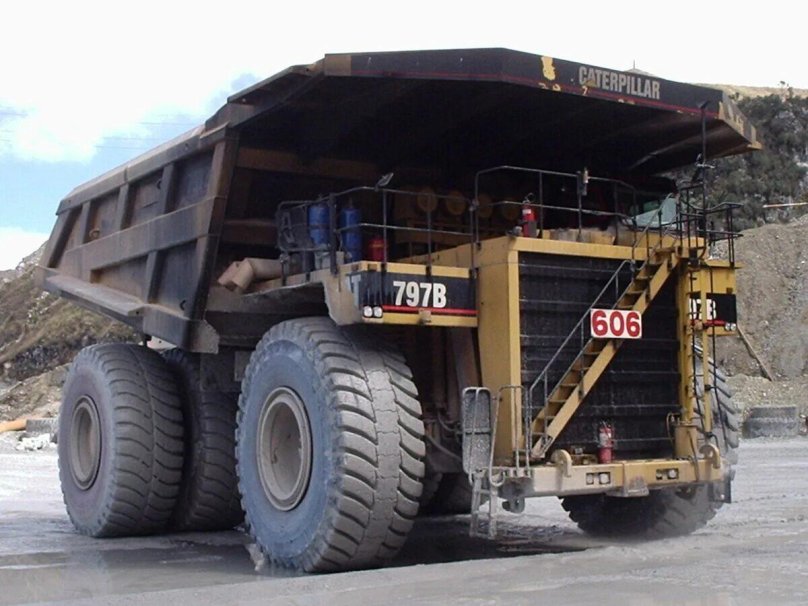 Самосвал Caterpillar 797b