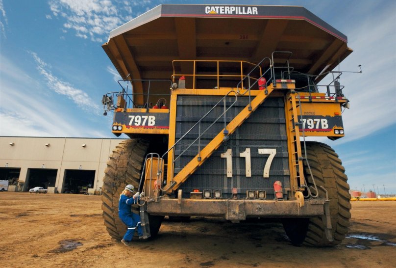 Карьерный самосвал Caterpillar 797b