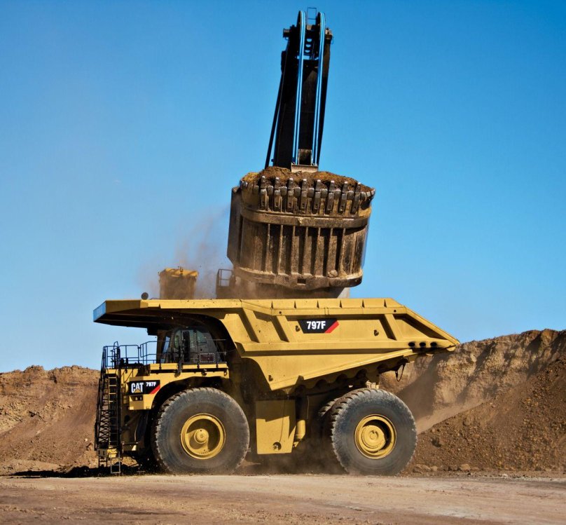Карьерный самосвал Caterpillar 797f