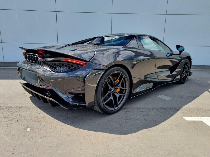 Макларен 765 ЛТ черный