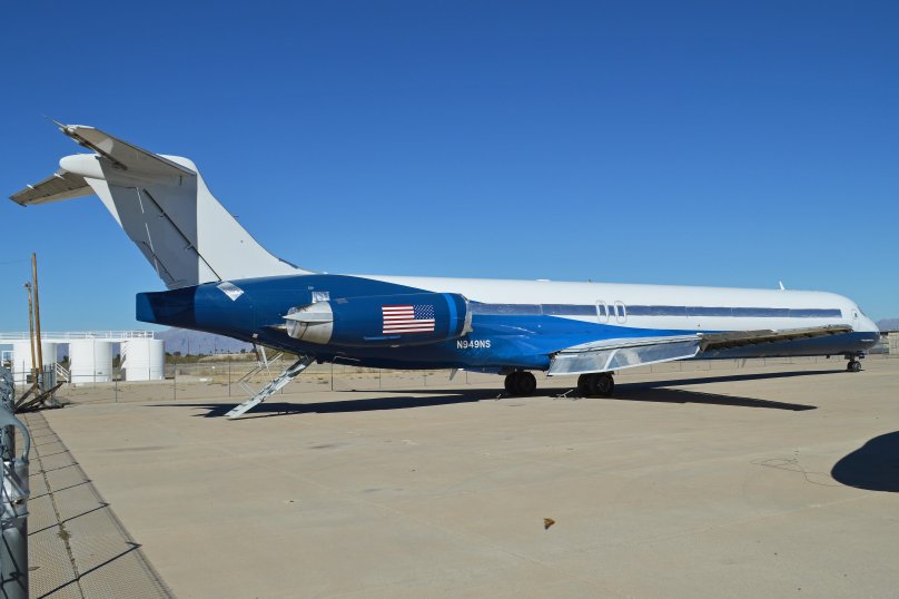 MCDONNELL Douglas MD-88