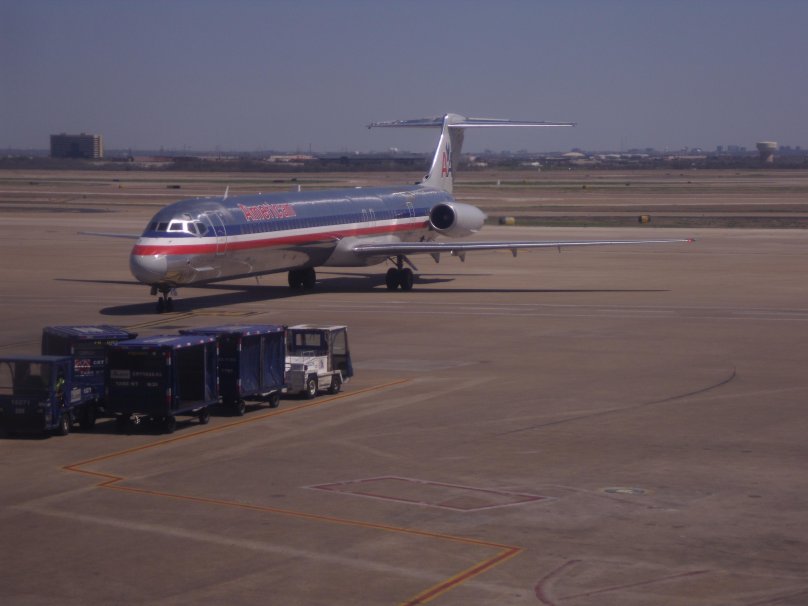 MCDONNELL Douglas MD-80 фото