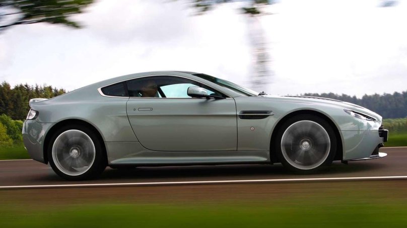 Aston Martin v12 Vantage 2010