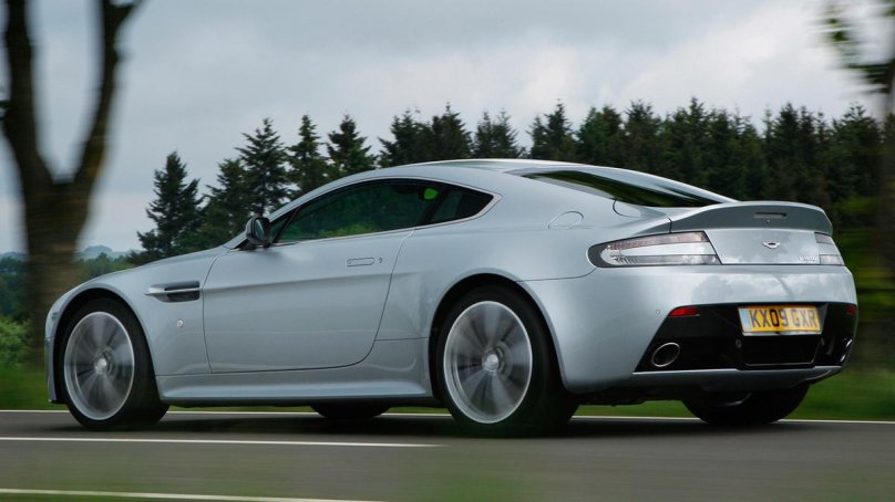 Aston Martin v12 Vantage 2010