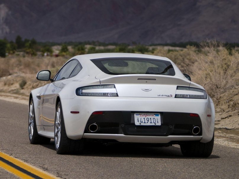 Aston Martin v12 Vantage s