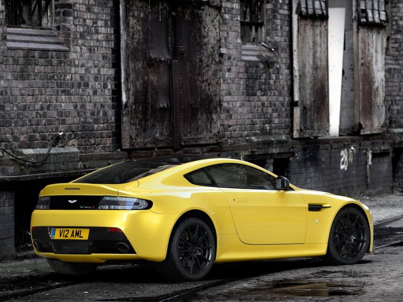 2013 Aston Martin v12 Vantage s