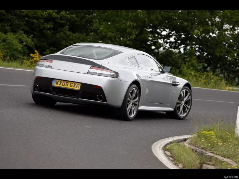 Aston Martin v12 Vantage 2010