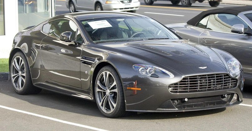 Aston Martin v12 Vantage 2012