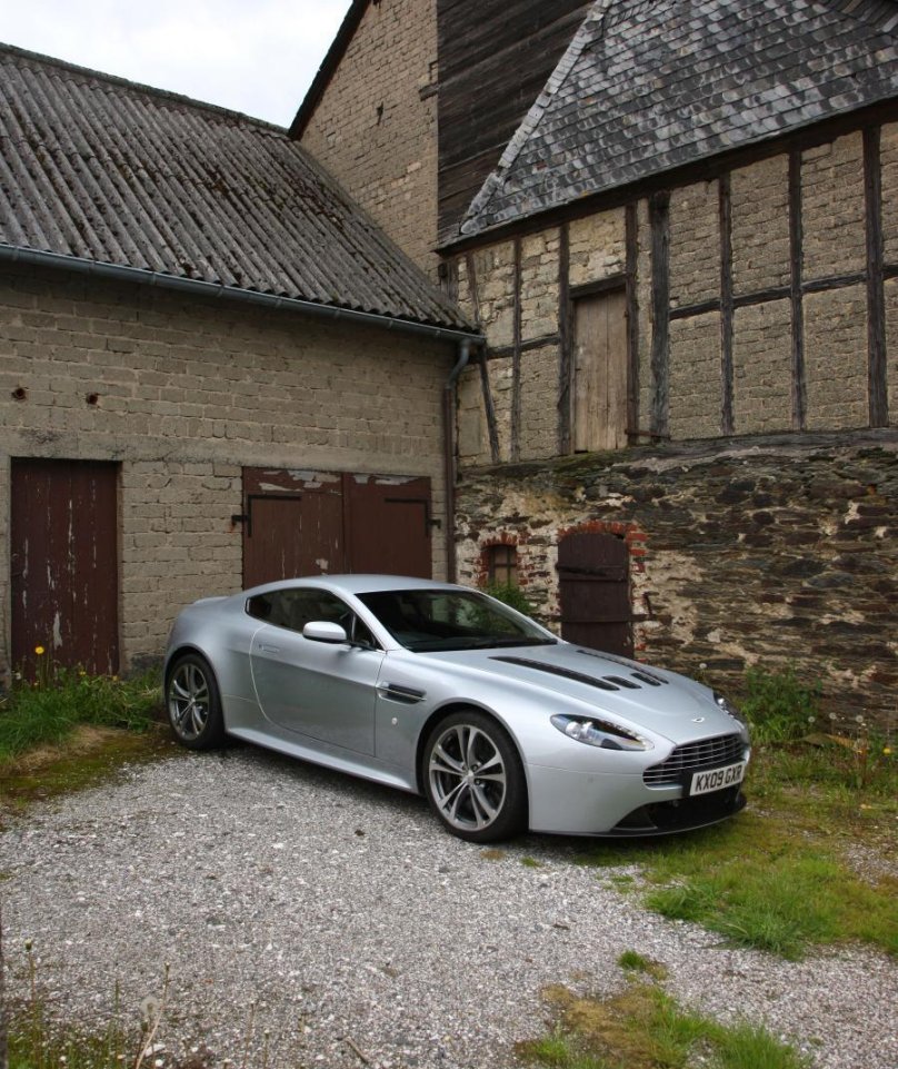 Aston Martin v12 Vantage 2009