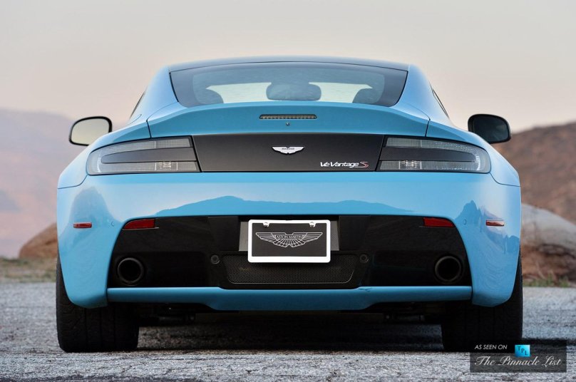 Aston Martin v12 Vantage 2023