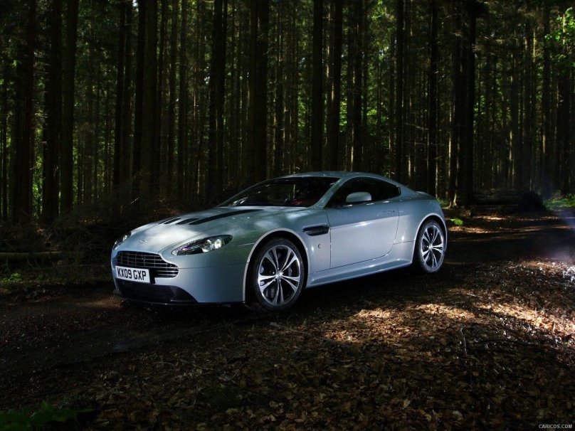 Aston Martin v12 Vantage 2010