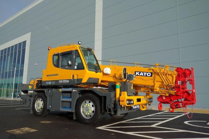 Короткобазовый кран Kato CR-130rf