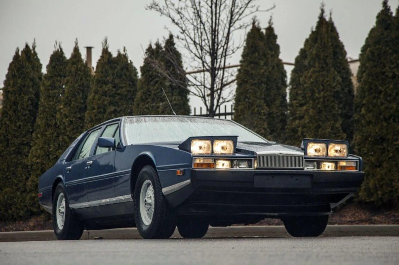 Астон Мартин Лагонда