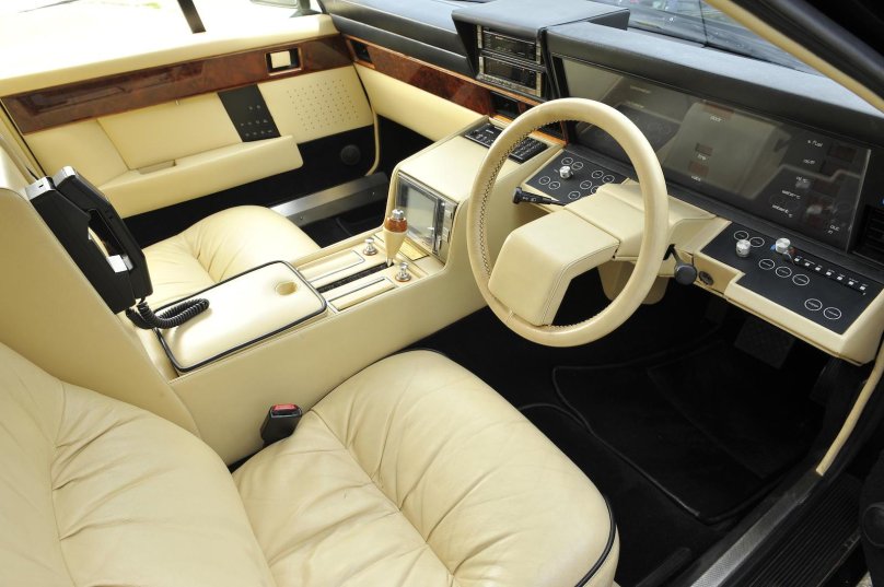 Aston Martin Lagonda Series 2