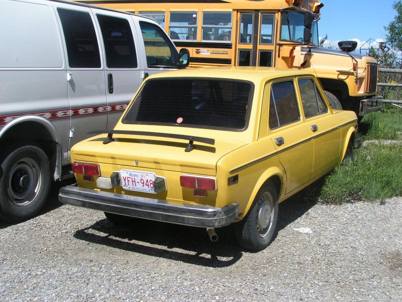 File:1971 Fiat 128 Saloon